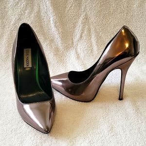 Steve Madden Darrt Gold pointed toe stiletto high heels Size 8